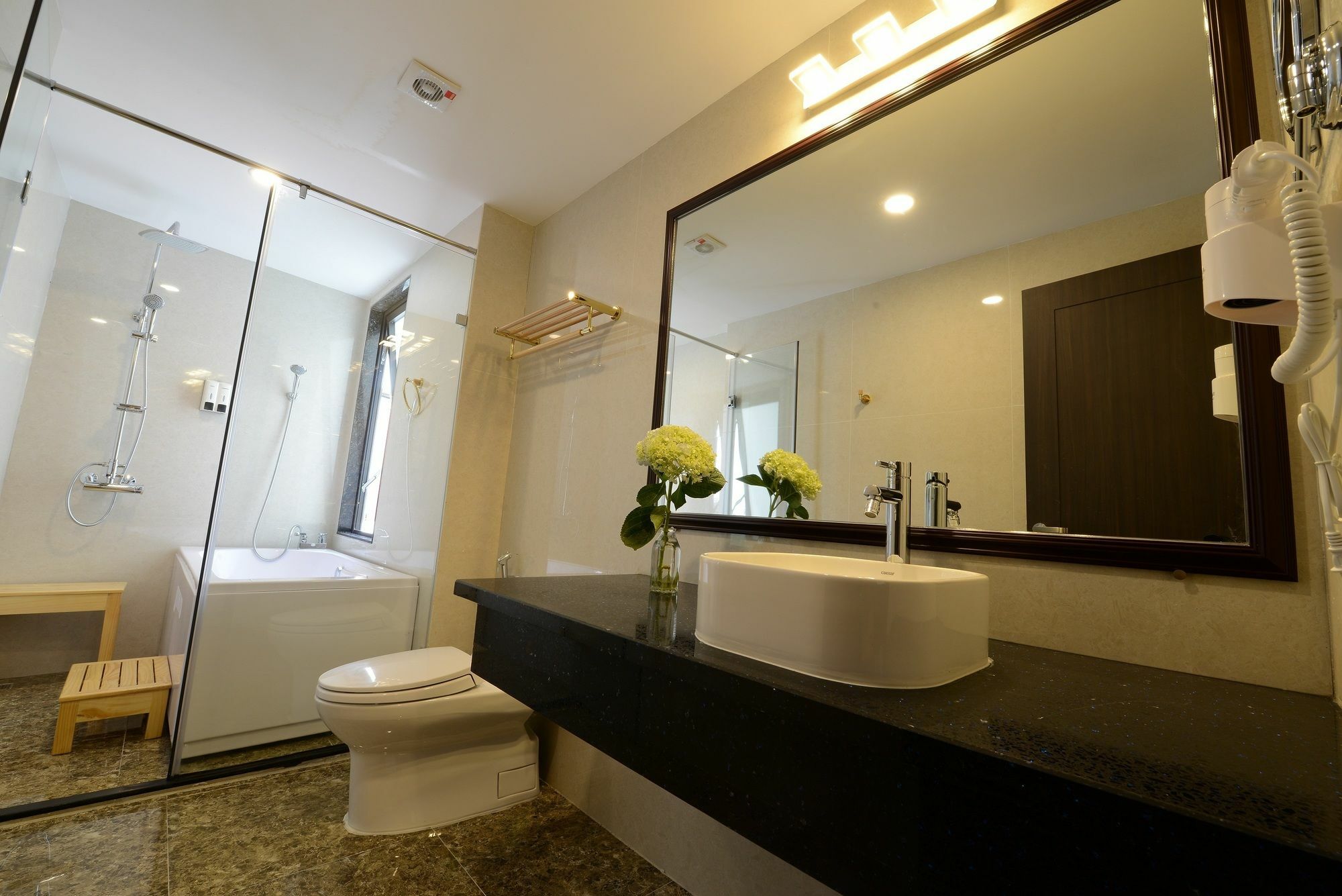 Hanoi Emerald Waters Hotel & Spa Exterior photo